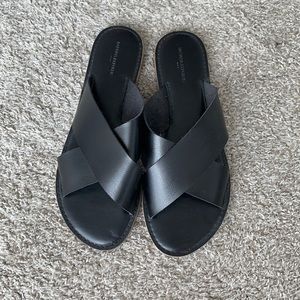 Banana republic black slides